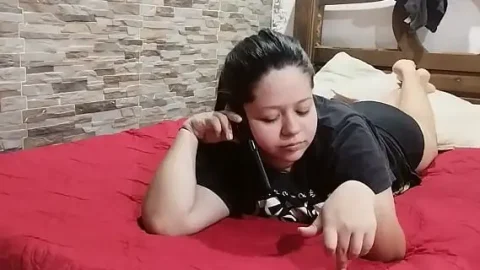 hermanastro me coge mientras hablo por telefono con mi novio me lleno de leche mi colita 1733501945